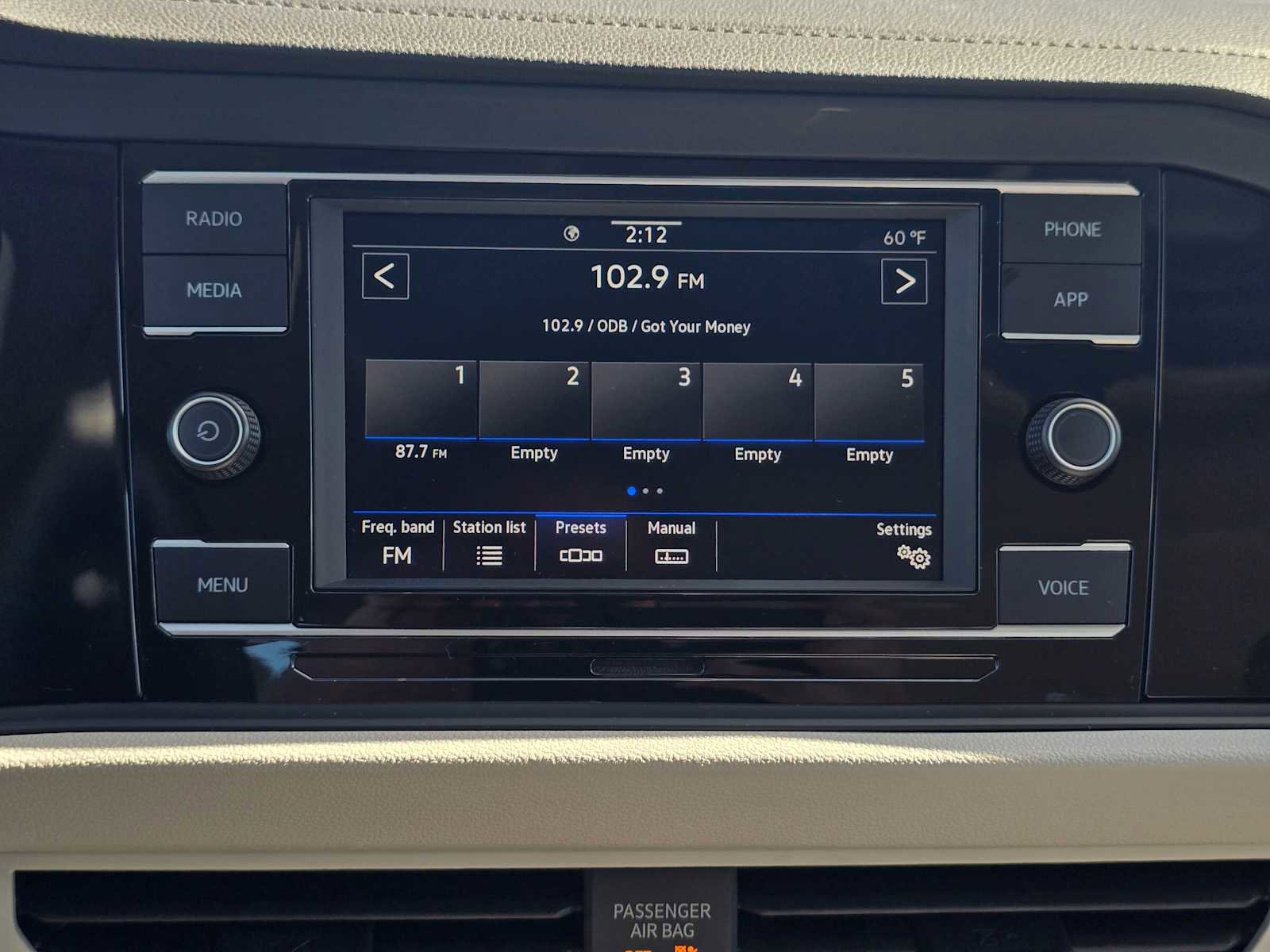 Used 2023 Volkswagen Jetta SE w/ Panoramic Sunroof Package image 29