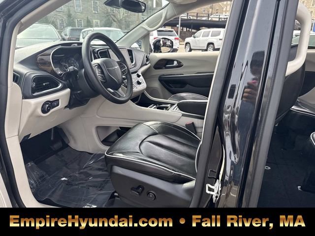 Used 2023 Chrysler Pacifica Limited image 19
