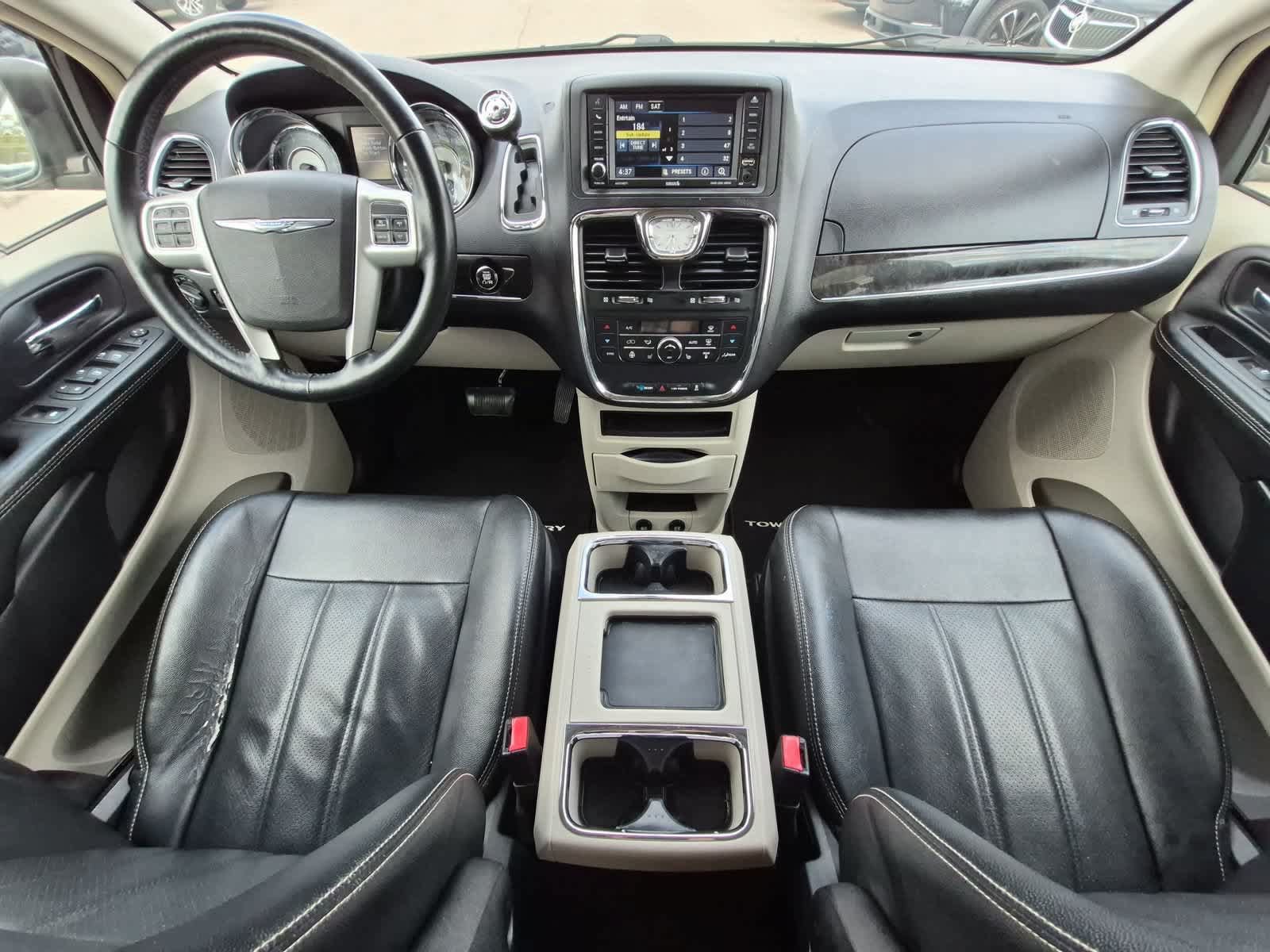 Used 2014 Chrysler Town & Country Touring-L w/ Driver Convenience Group FWD image 15
