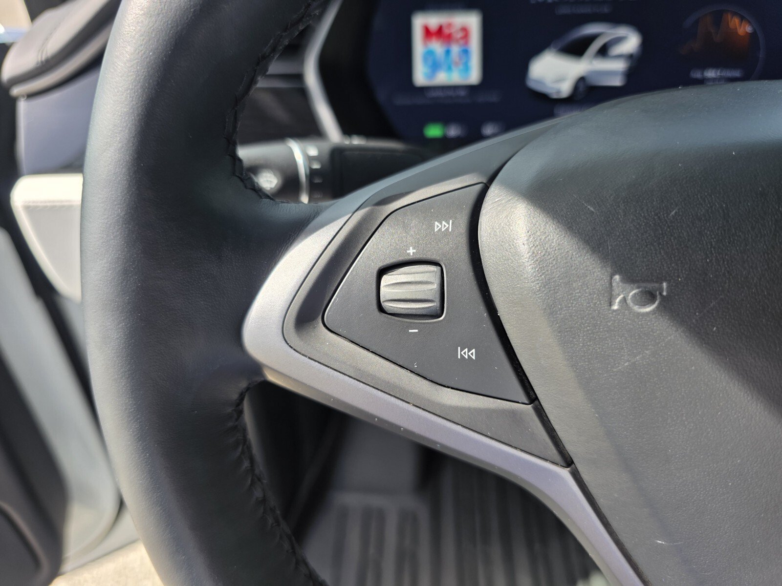 Used 2020 Tesla Model X Long Range AWD/4WD image 18