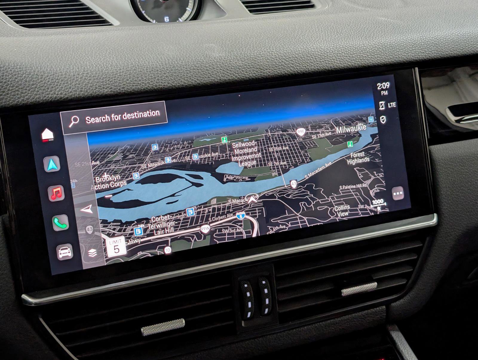 Used 2023 Porsche Cayenne Platinum Edition image 36