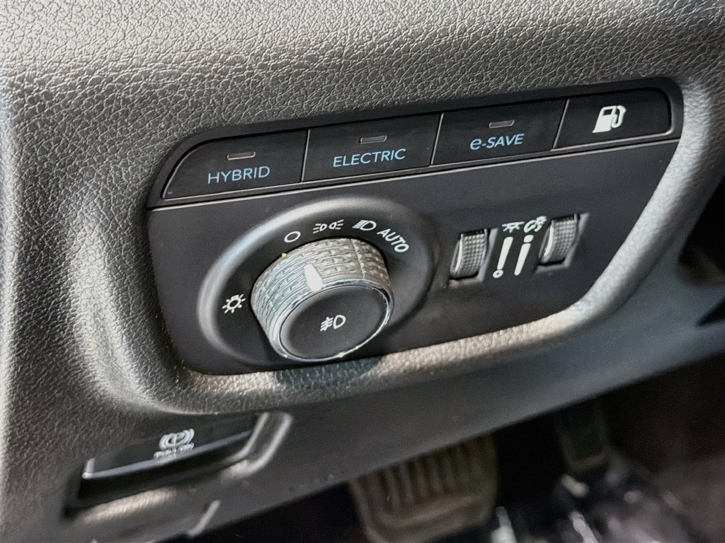Used 2023 Jeep Grand Cherokee 4WD 4xe image 12