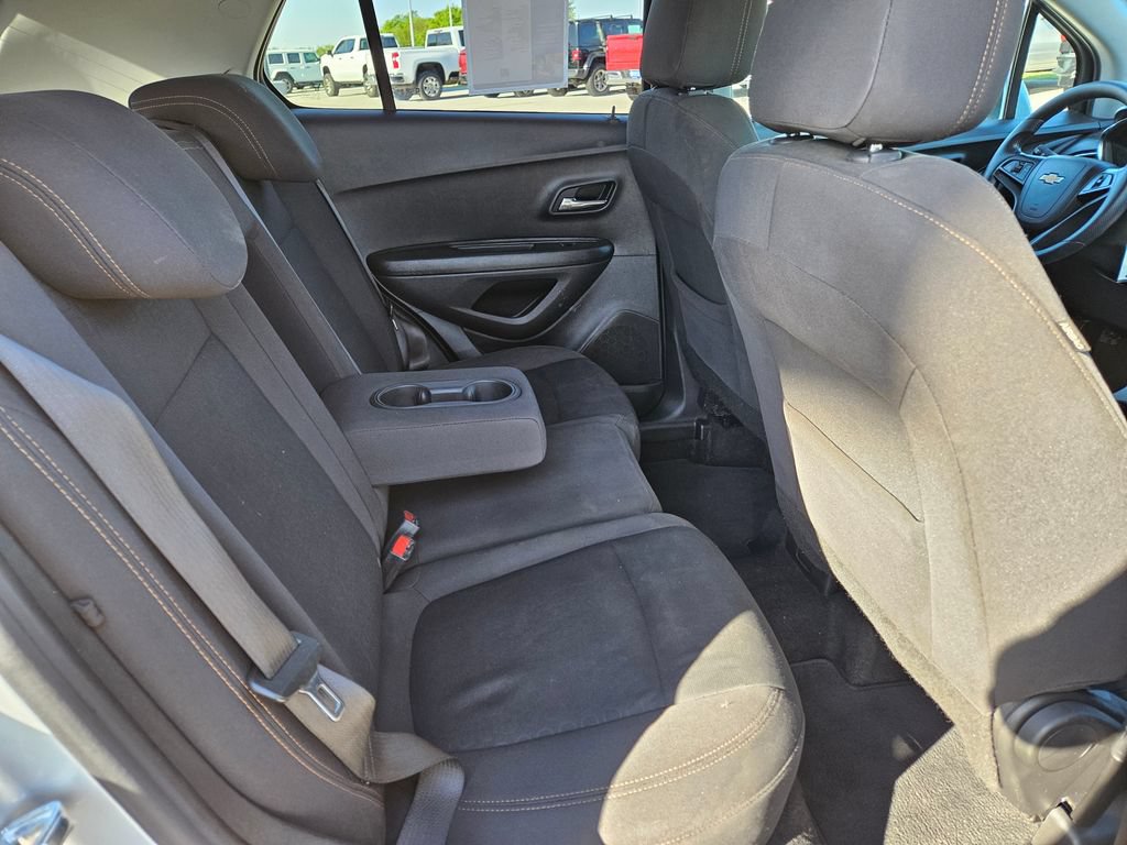 Used 2022 Chevrolet Trax LS w/ Tint and Cruise Package AWD/4WD image 29