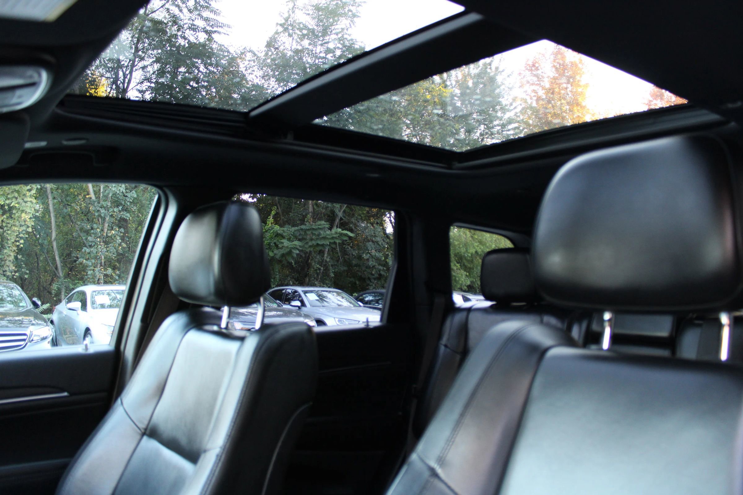 Used 2021 Jeep Grand Cherokee Limited w/ Luxury Group II image 32