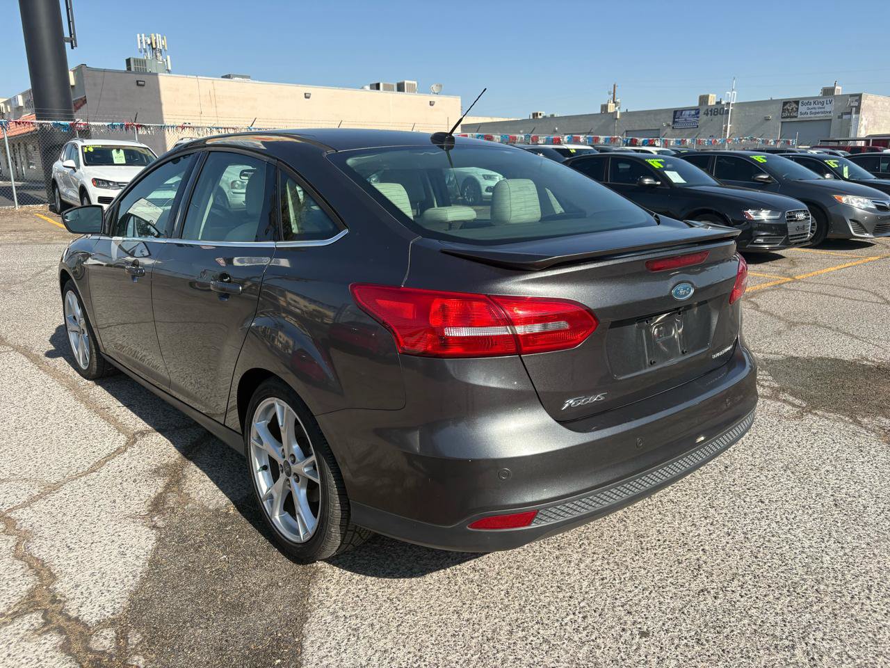 Used 2016 Ford Focus Titanium FWD image 3