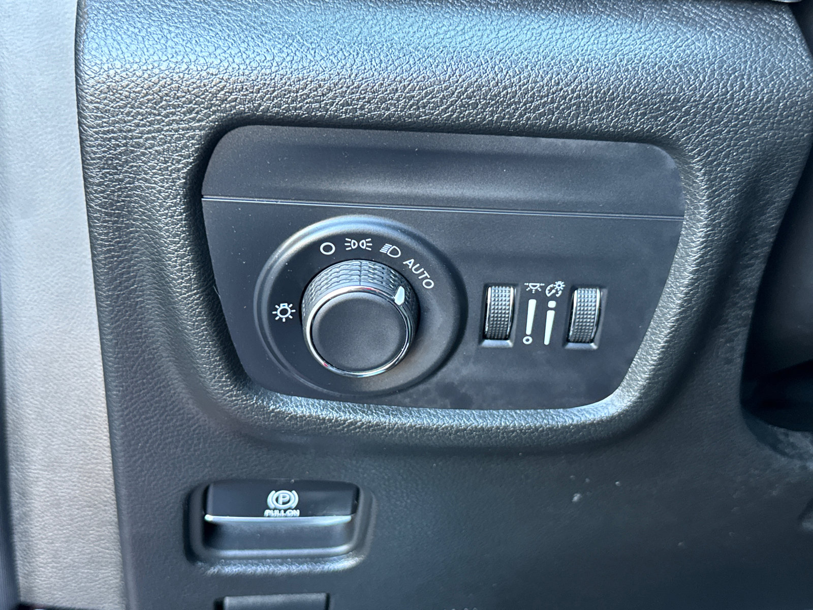 Used 2025 Jeep Grand Cherokee L Laredo AWD/4WD image 15