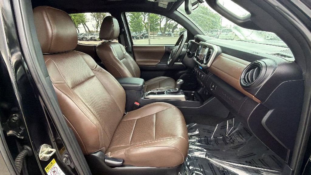 Used 2017 Toyota Tacoma Limited w/ Tow Package AWD/4WD image 38