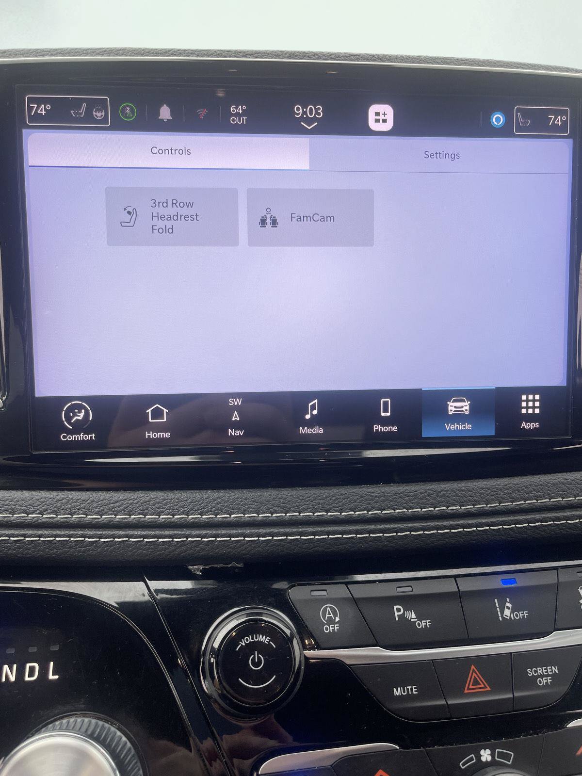 Used 2023 Chrysler Pacifica Limited w/ Uconnect Theater Family Group FWD image 12