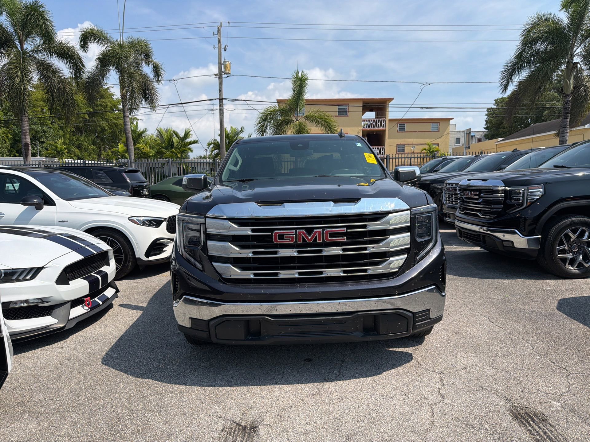 Used 2023 GMC Sierra 1500 SLE RWD image 2