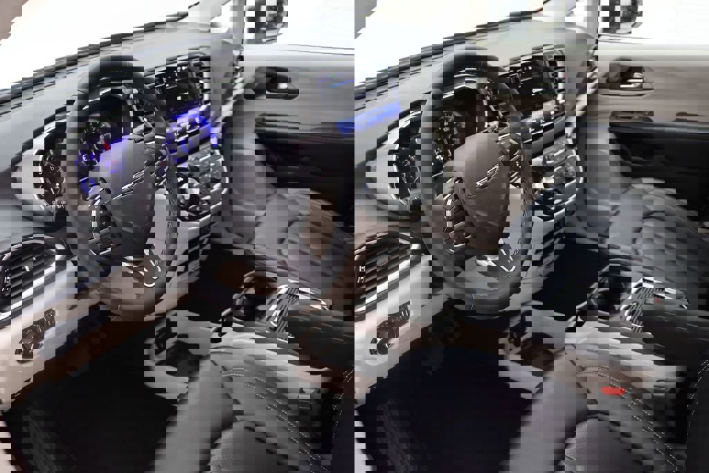 Used 2023 Chrysler Pacifica Touring-L image 13