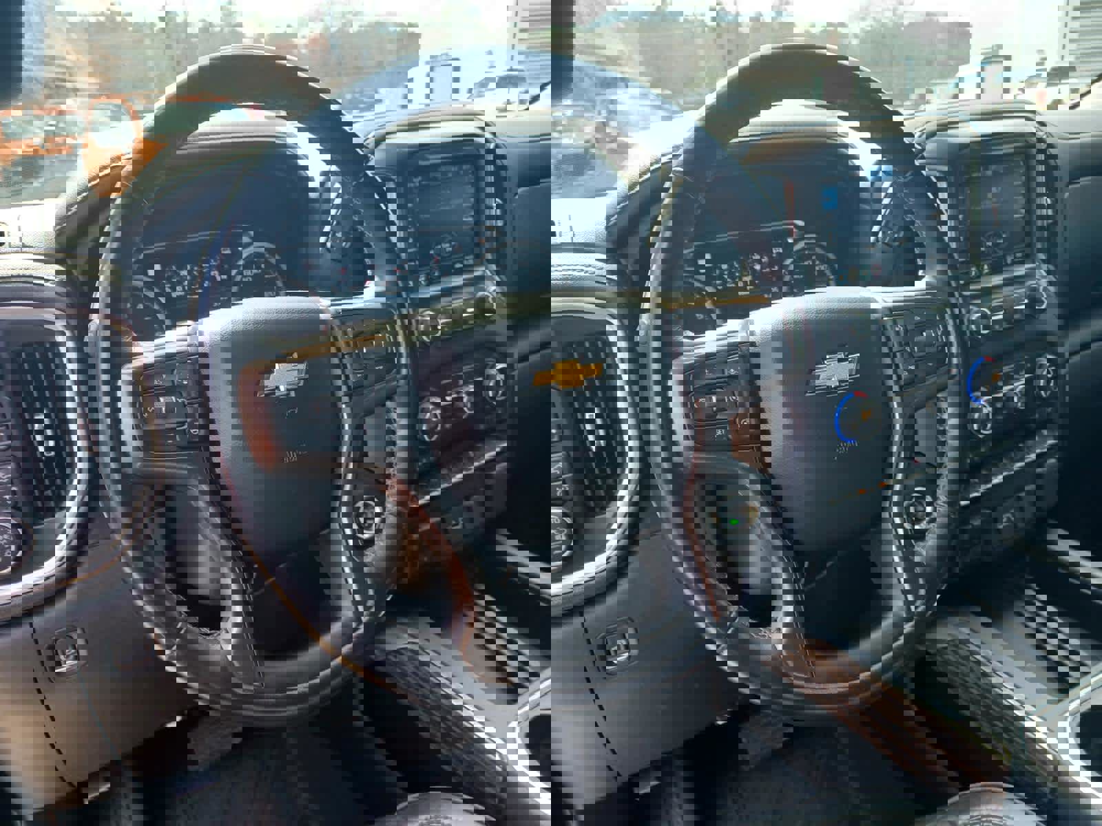 Used 2019 Chevrolet Silverado 1500 High Country w/ Technology Package image 9