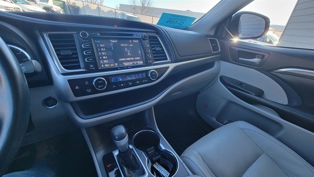 Used 2019 Toyota Highlander Limited AWD image 28
