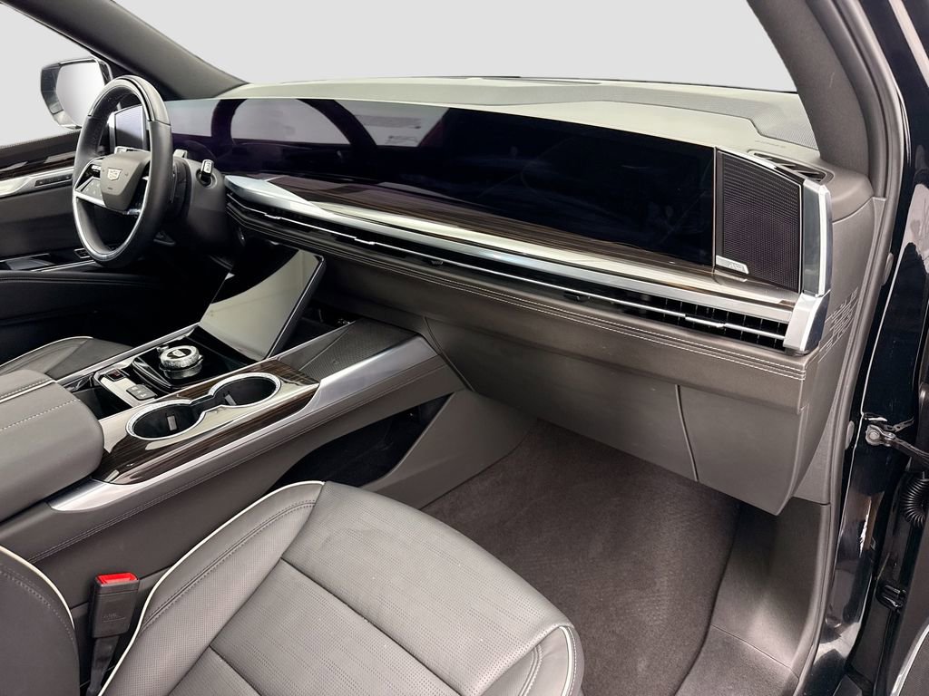 Used 2026 Cadillac Escalade Luxury AWD/4WD image 16