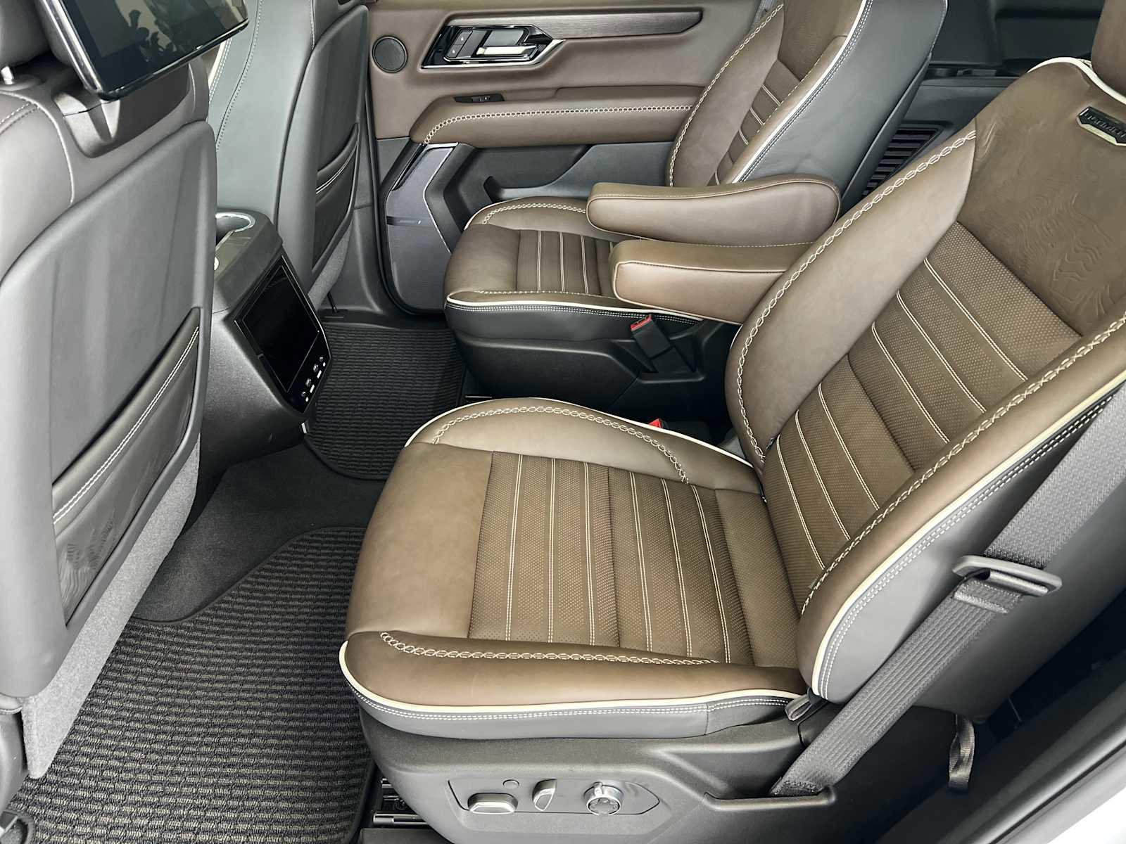 New 2026 GMC Yukon Denali Ultimate AWD/4WD image 38