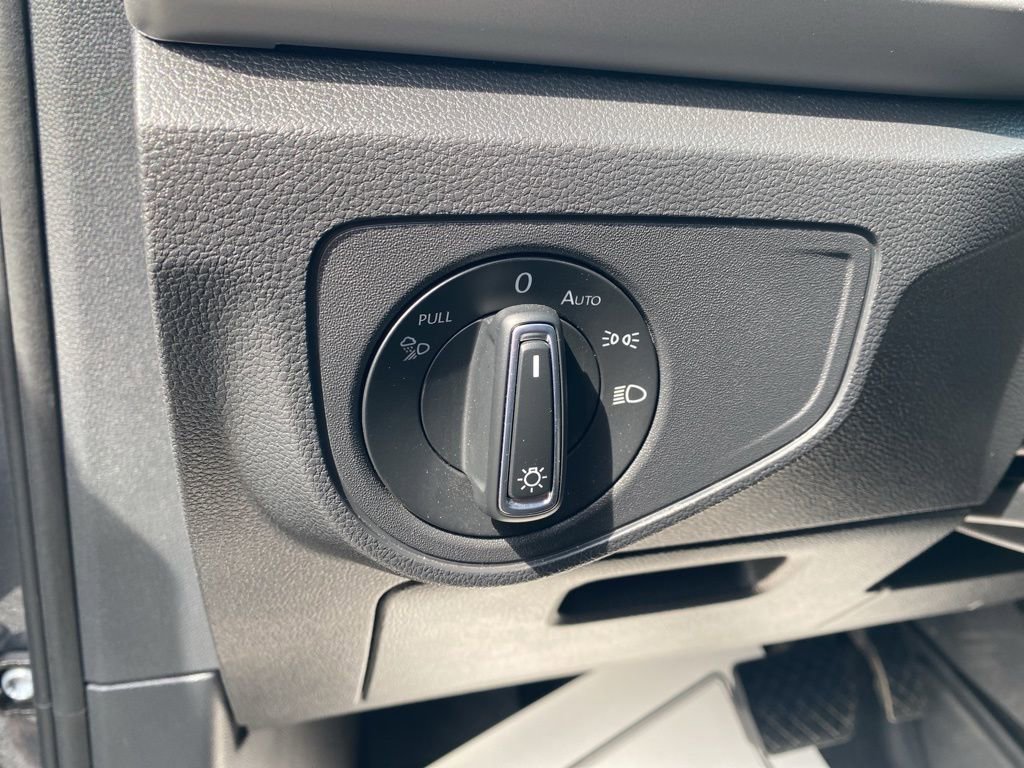 Used 2023 Volkswagen Atlas Cross Sport SE w/ Panoramic Sunroof Package image 15