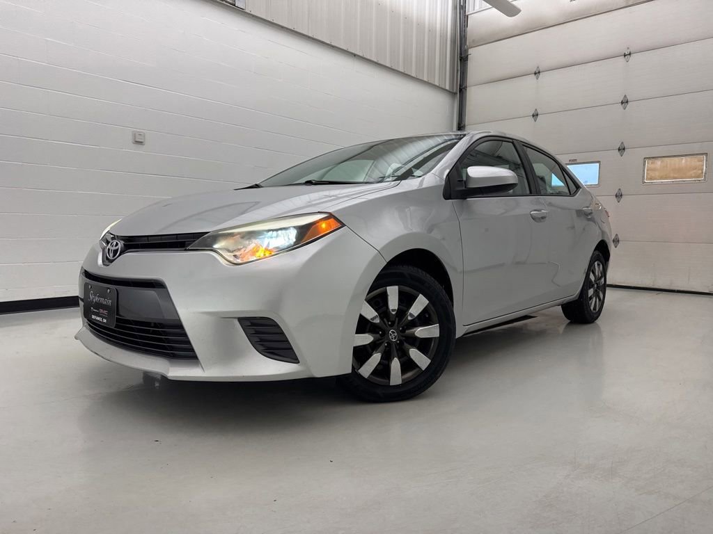 Used 2015 Toyota Corolla LE FWD image 3