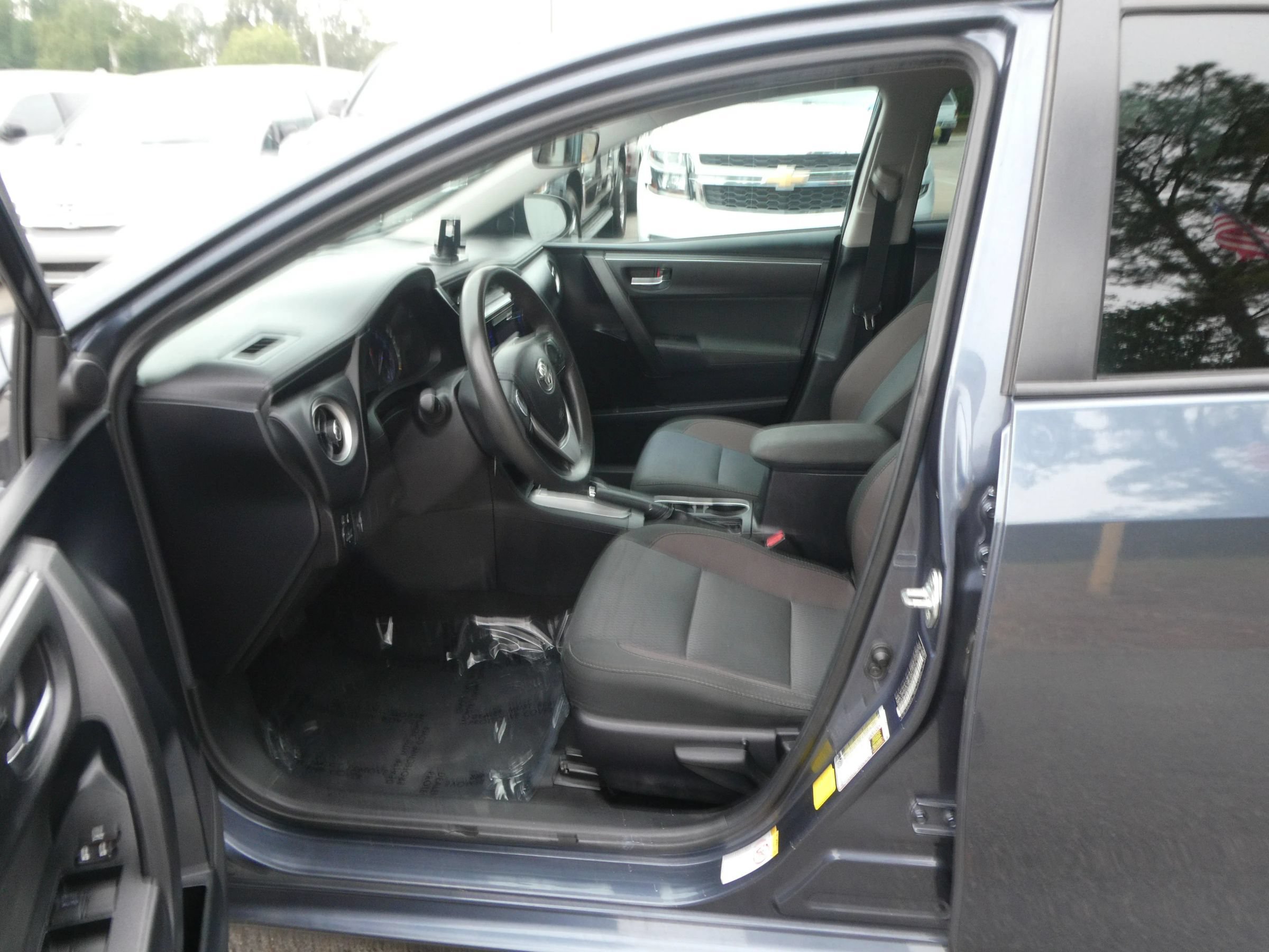 Used 2019 Toyota Corolla LE FWD image 11