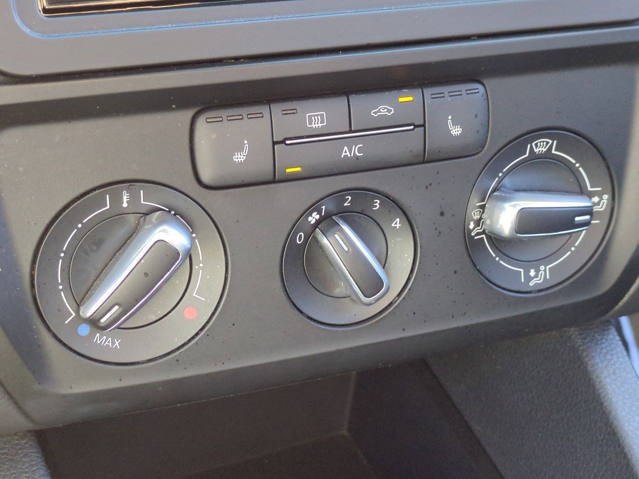 Used 2015 Volkswagen Jetta SE FWD image 24