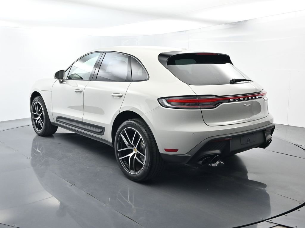 Certified 2025 Porsche Macan AWD/4WD image 3