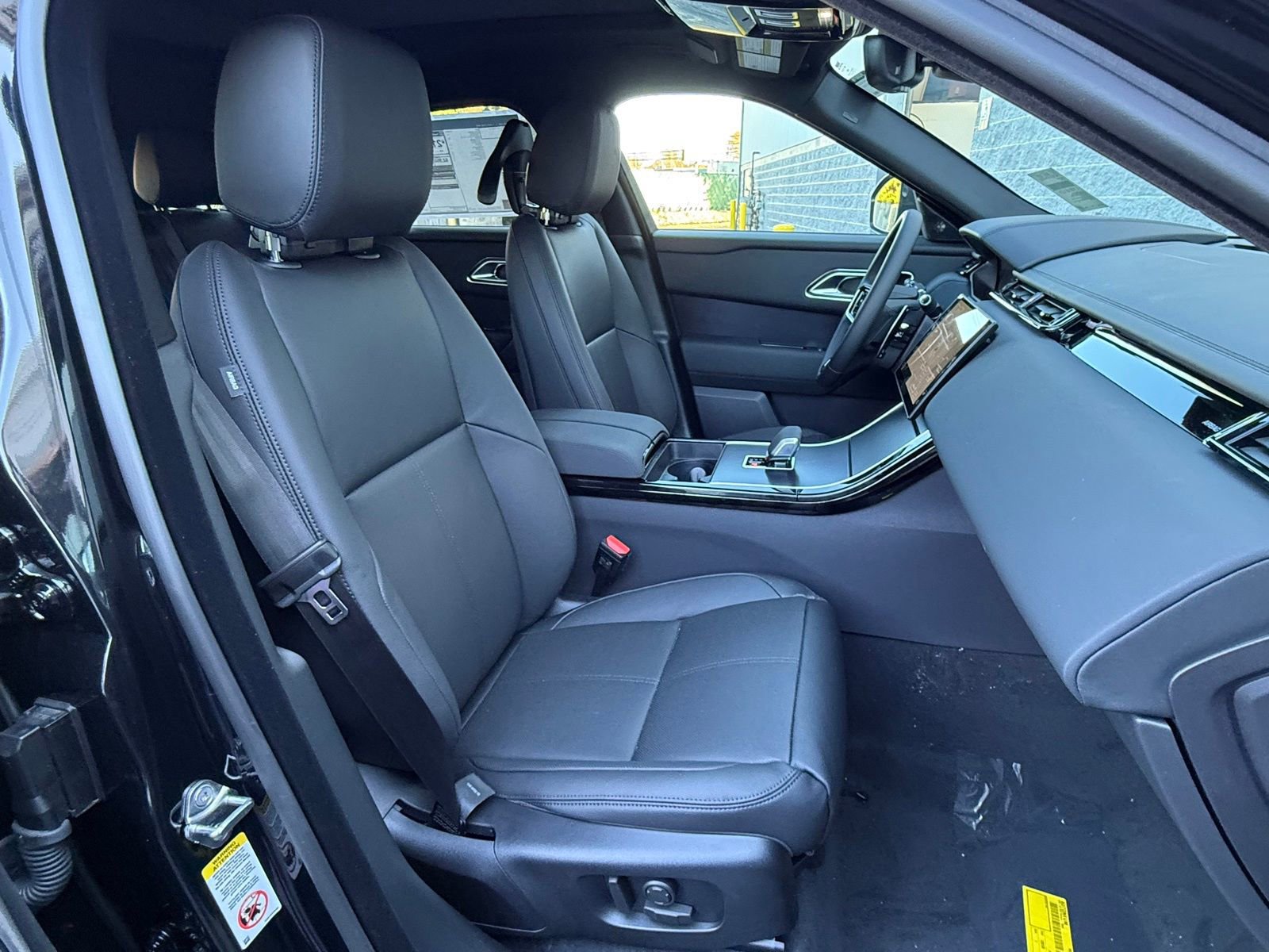 New 2026 Land Rover Range Rover Velar Dynamic SE image 16