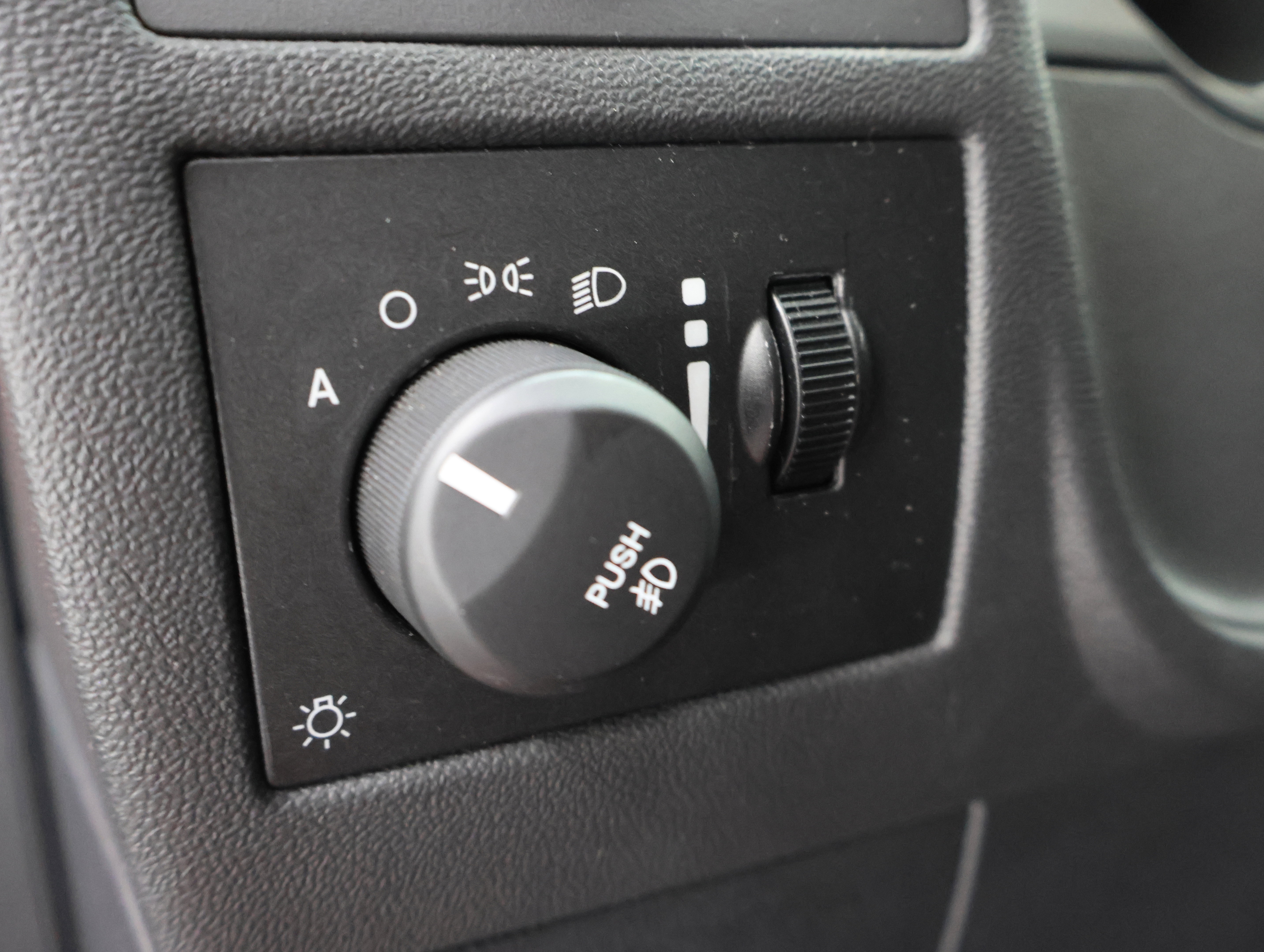 Used 2009 Dodge Challenger R/T image 34