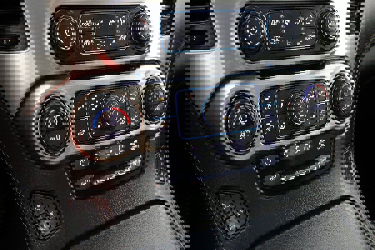 Used 2019 Chevrolet Suburban Premier image 30