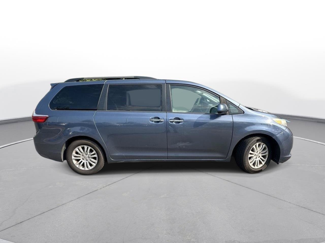Used 2015 Toyota Sienna XLE Premium FWD image 5