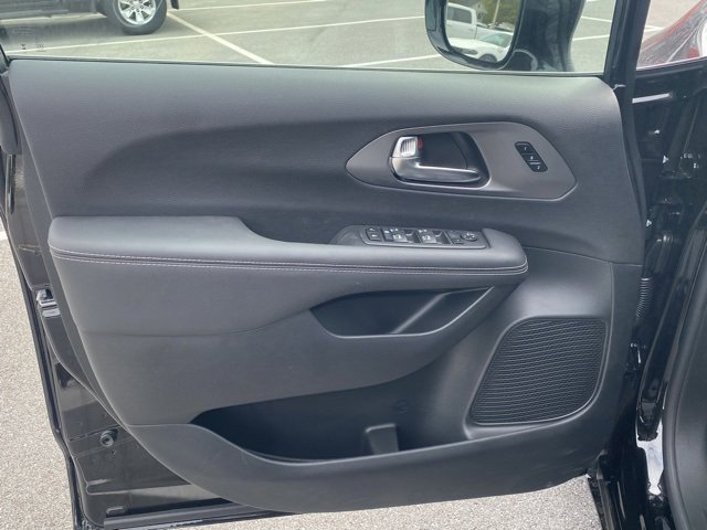 New 2026 Chrysler Pacifica Select image 11