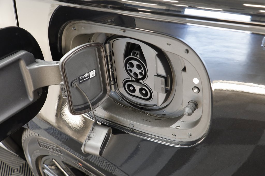 New 2025 Land Rover Range Rover SE image 16