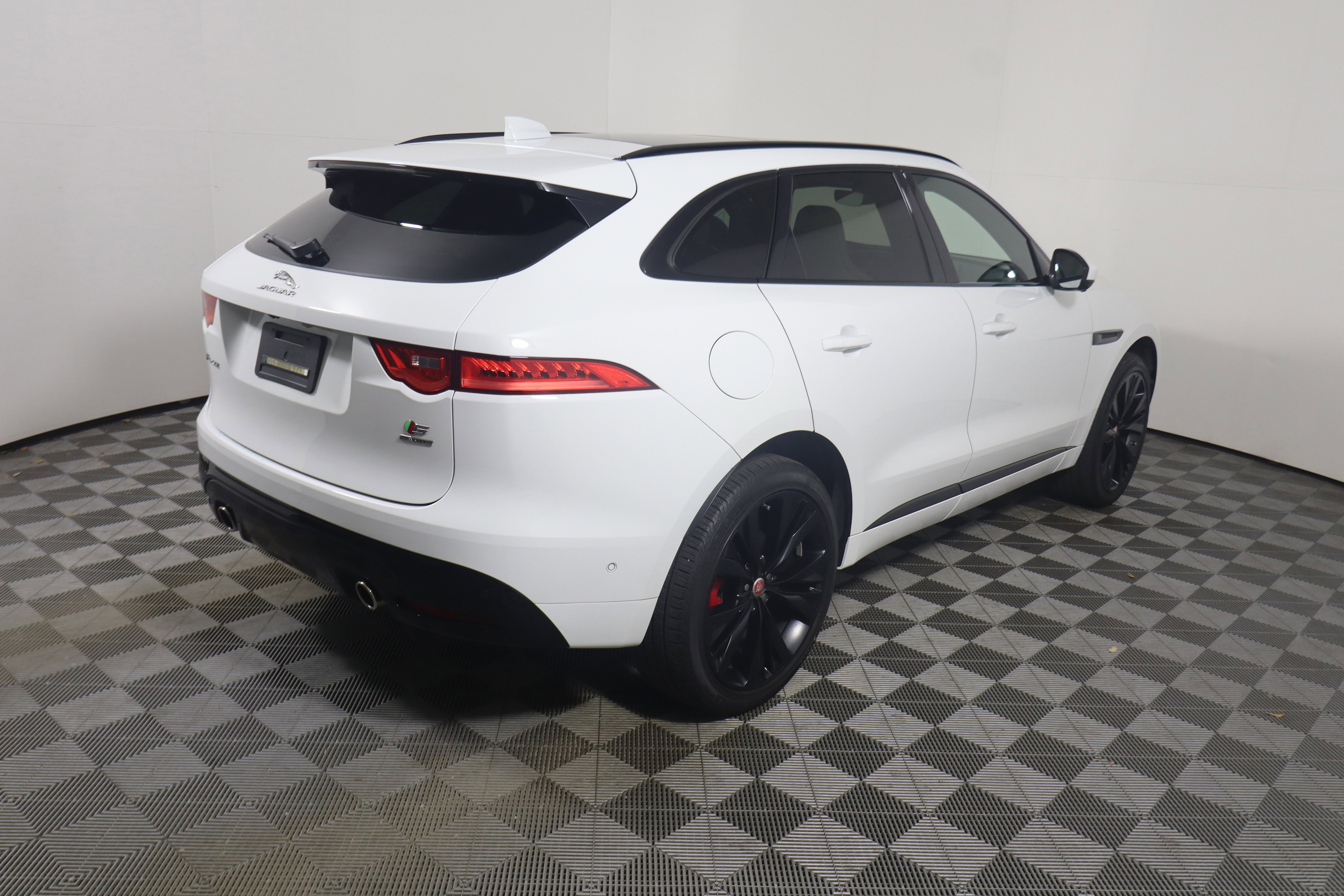 Used 2019 Jaguar F-PACE S AWD/4WD image 5