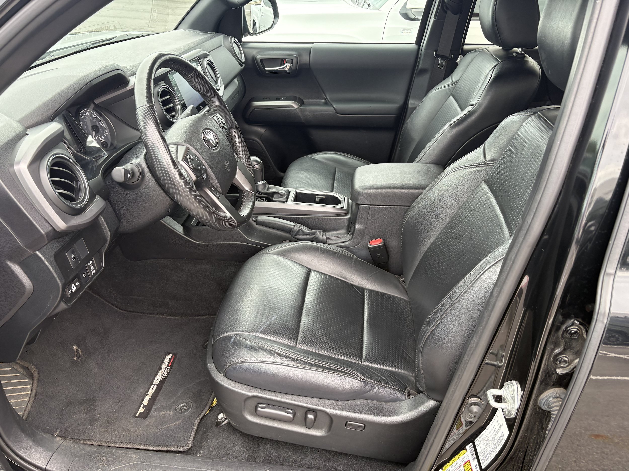 Used 2022 Toyota Tacoma TRD Sport w/ TRD Premium Sport Package AWD/4WD image 4