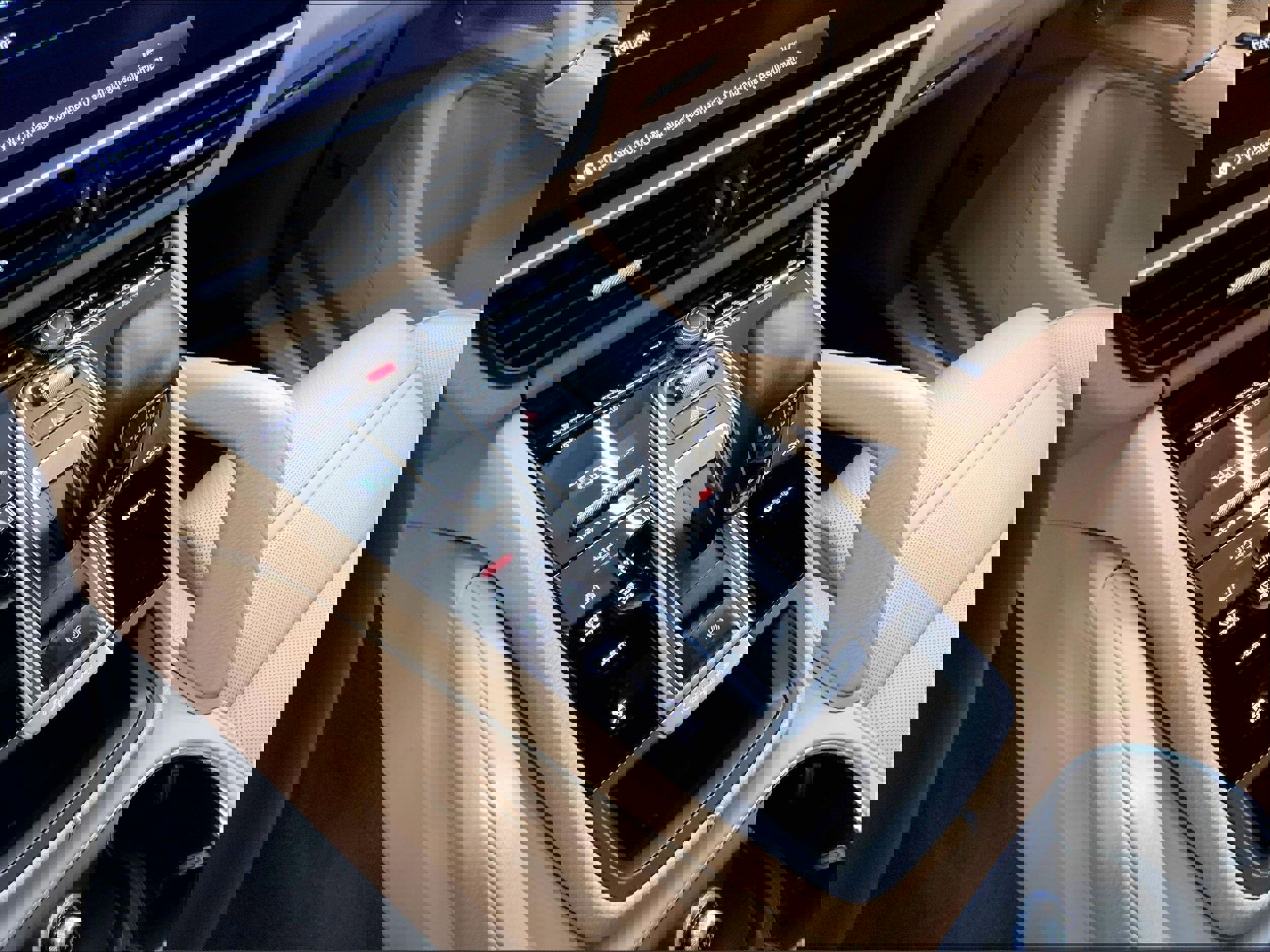 Used 2023 Porsche Cayenne Platinum Edition image 18