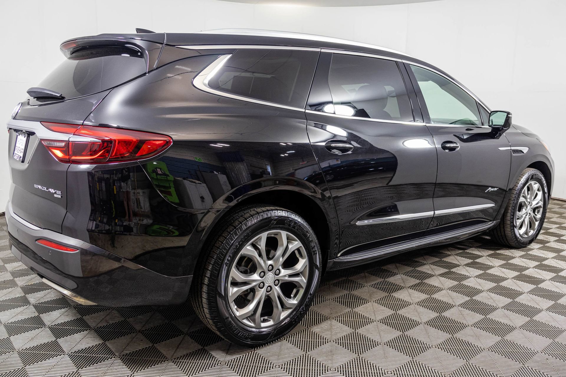 Used 2018 Buick Enclave Avenir w/ Avenir Technology Package image 22