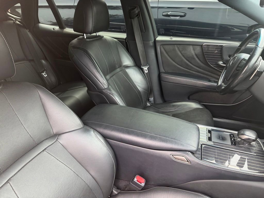 Used 2018 Lexus LS 500 w/ Accessory Package (Z2) RWD image 13