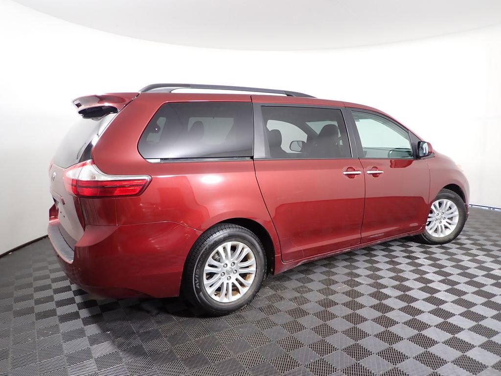 Used 2015 Toyota Sienna XLE w/ XLE Navigation Package image 21