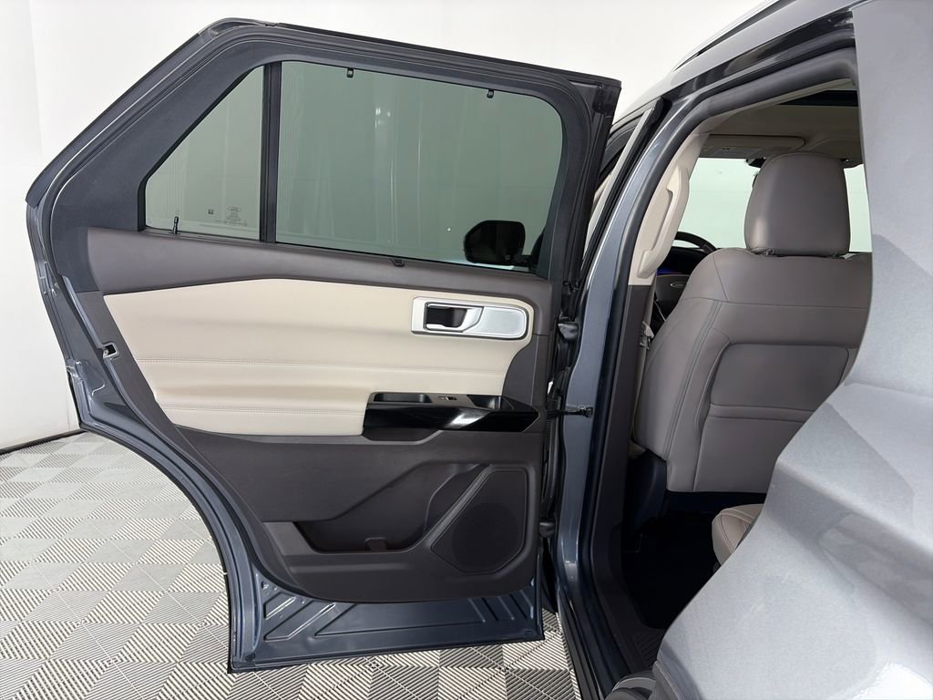 Certified 2021 Ford Explorer Platinum w/ Equipment Group 601A image 12