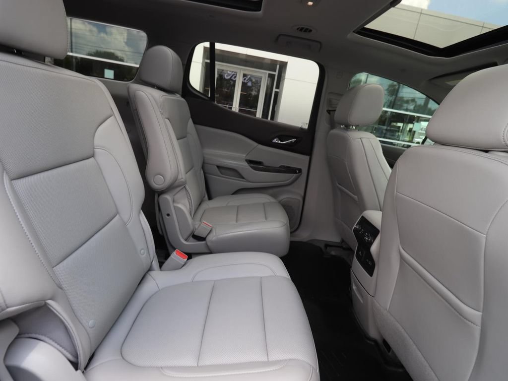 Used 2023 GMC Acadia SLT w/ Technology Package FWD image 24