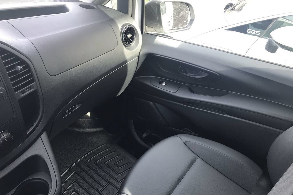 Used 2023 Mercedes-Benz Metris image 13