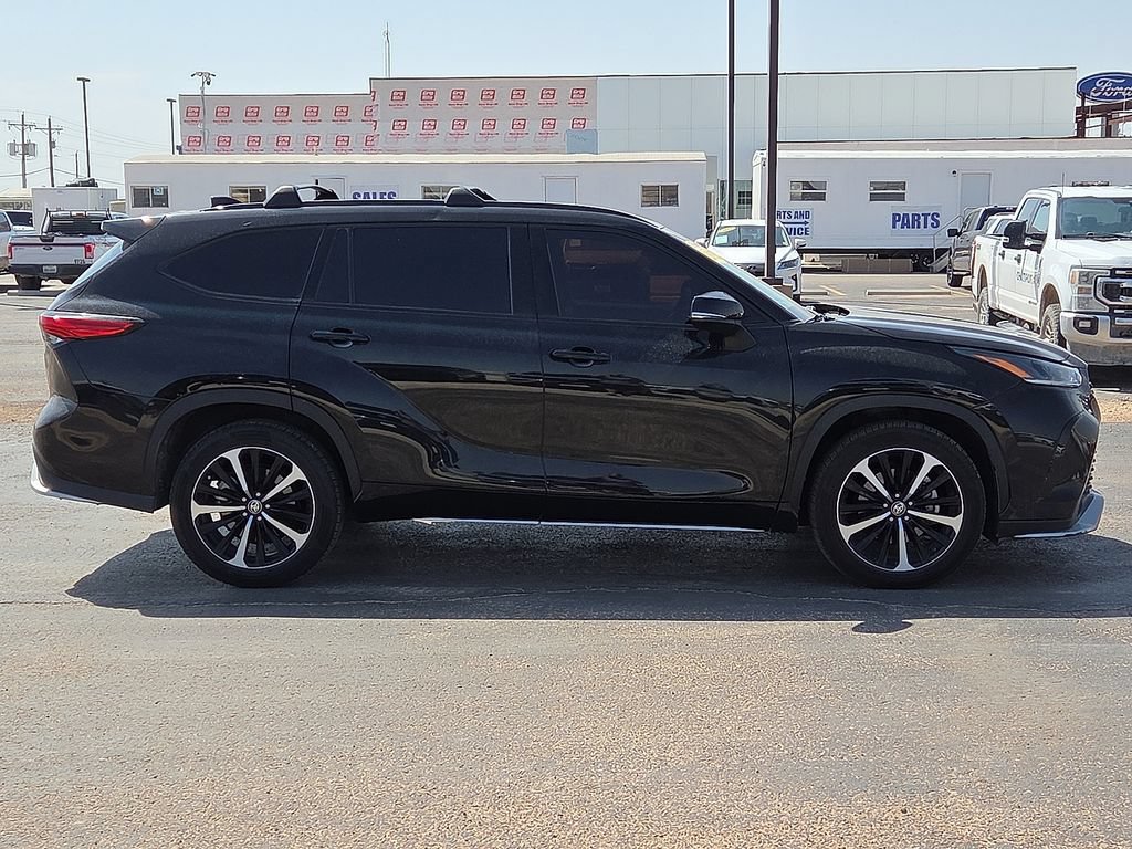 Used 2022 Toyota Highlander XSE FWD image 6