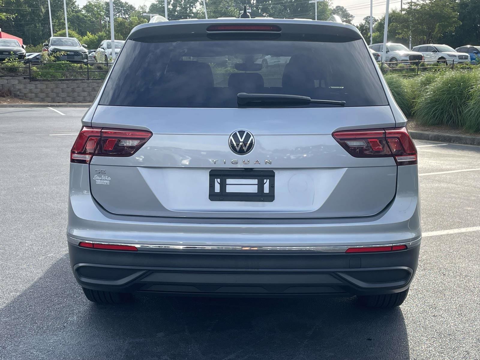 Certified 2023 Volkswagen Tiguan SE w/ Panoramic Sunroof Package FWD image 6
