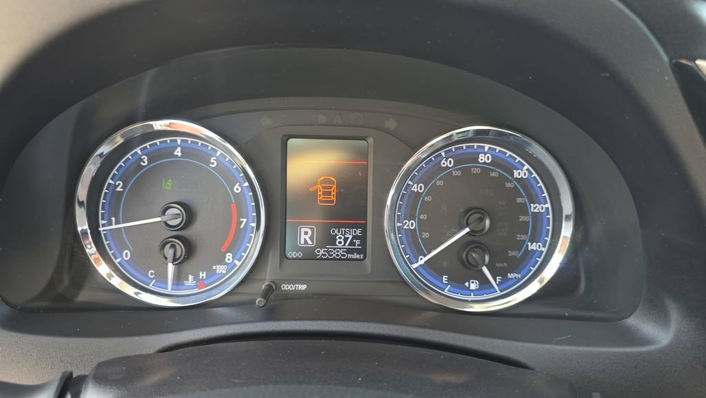 Used 2018 Toyota Corolla LE FWD image 21
