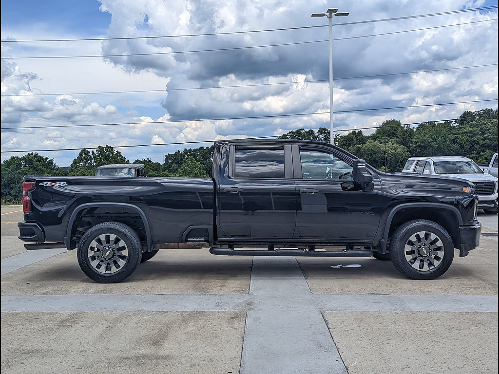 Used 2022 Chevrolet Silverado 2500 Custom w/ Custom Value Package AWD/4WD image 6