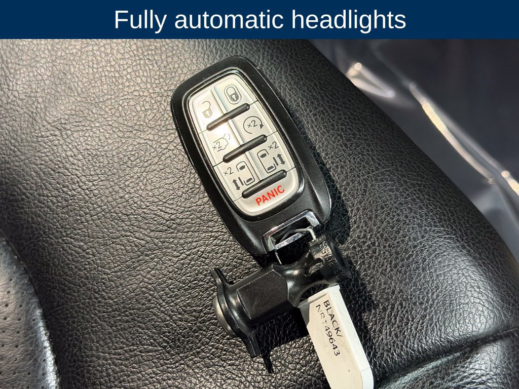 Used 2022 Chrysler Pacifica Touring-L w/ Uconnect Theater Family Group FWD image 25