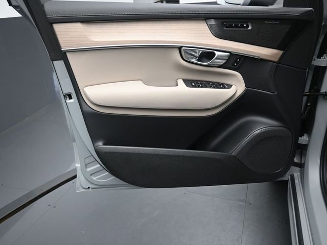 Used 2026 Volvo XC90 B6 Plus w/ Protection Package Premier image 20