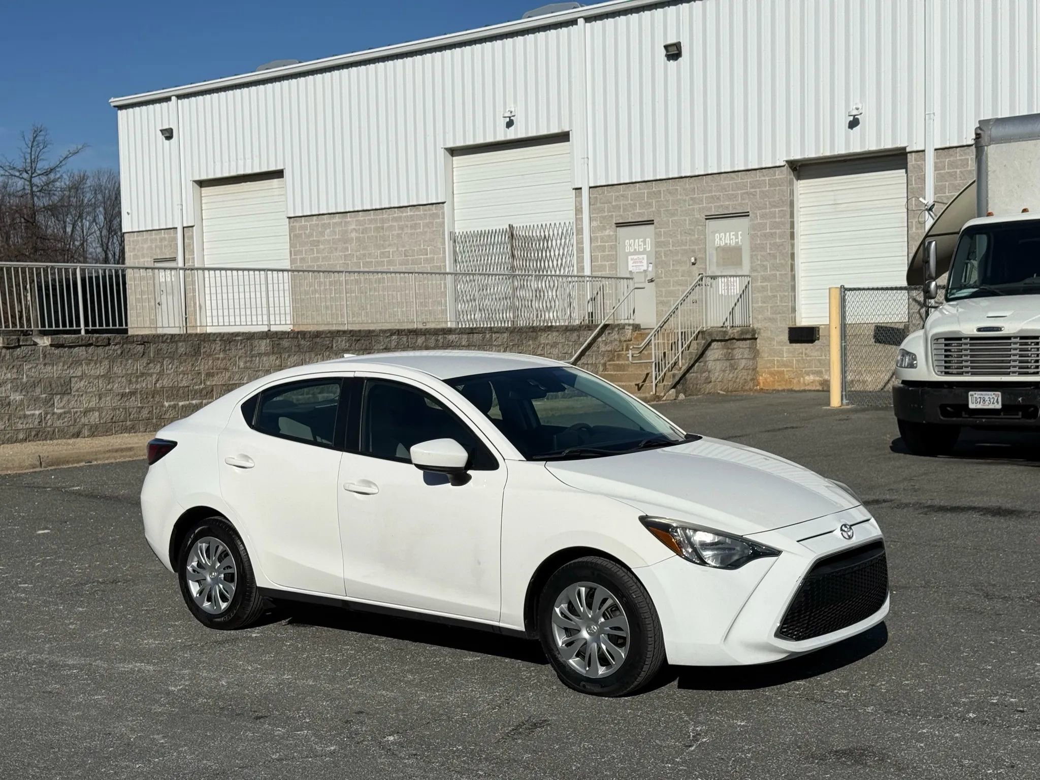 Used 2019 Toyota Yaris L image 5
