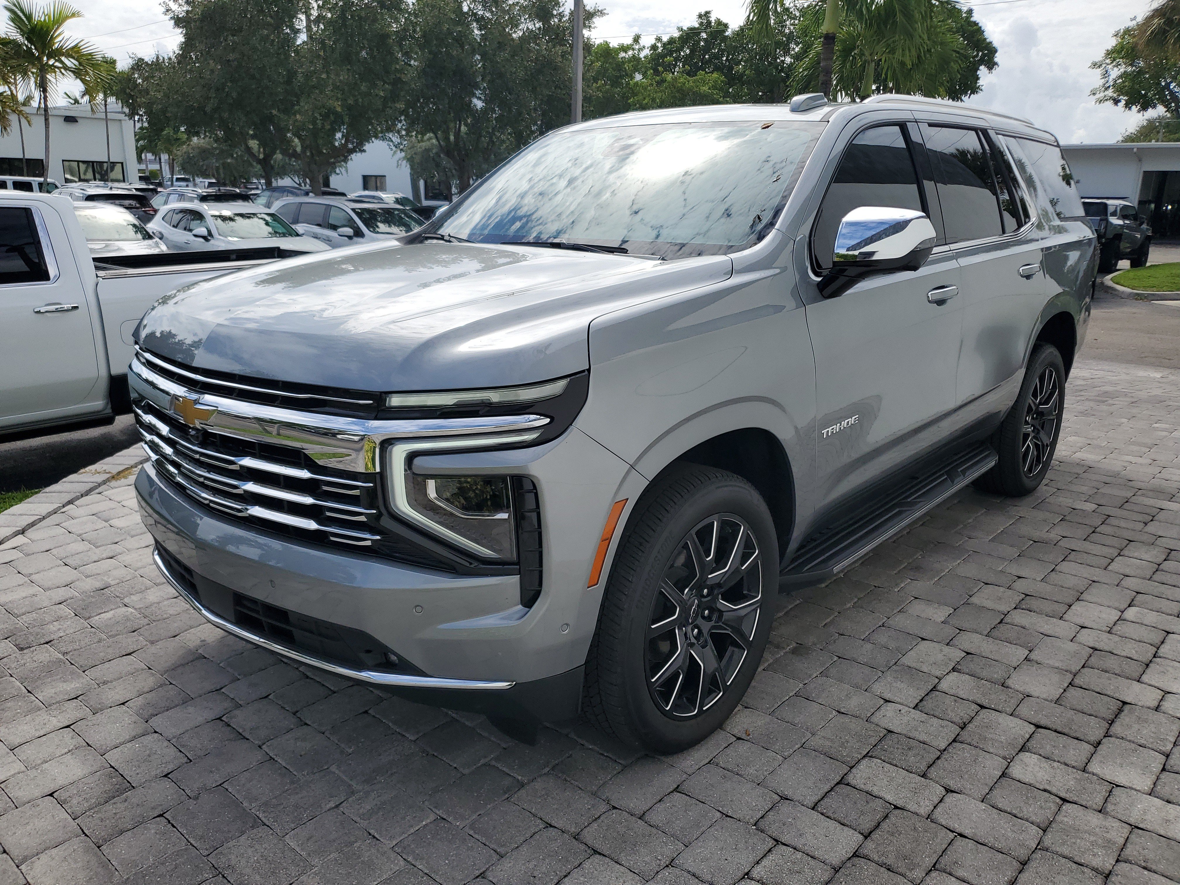 Used 2025 Chevrolet Tahoe Premier AWD/4WD image 3