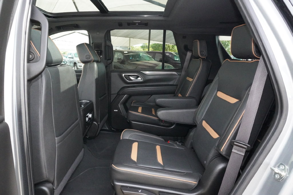 Used 2024 GMC Yukon AT4 w/ Technology Package AWD/4WD image 30