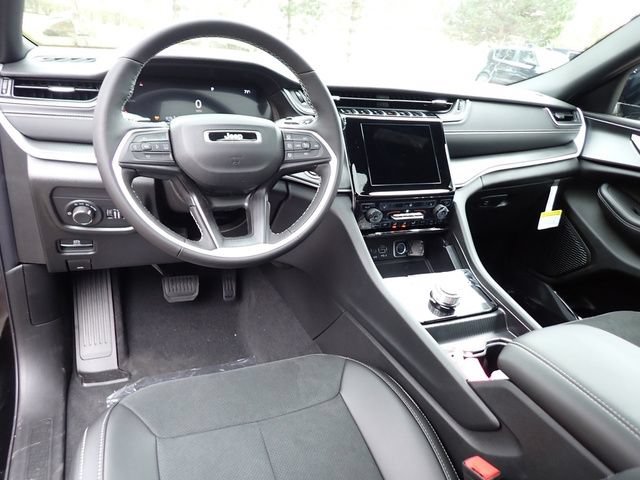 New 2025 Jeep Grand Cherokee Altitude AWD/4WD image 14