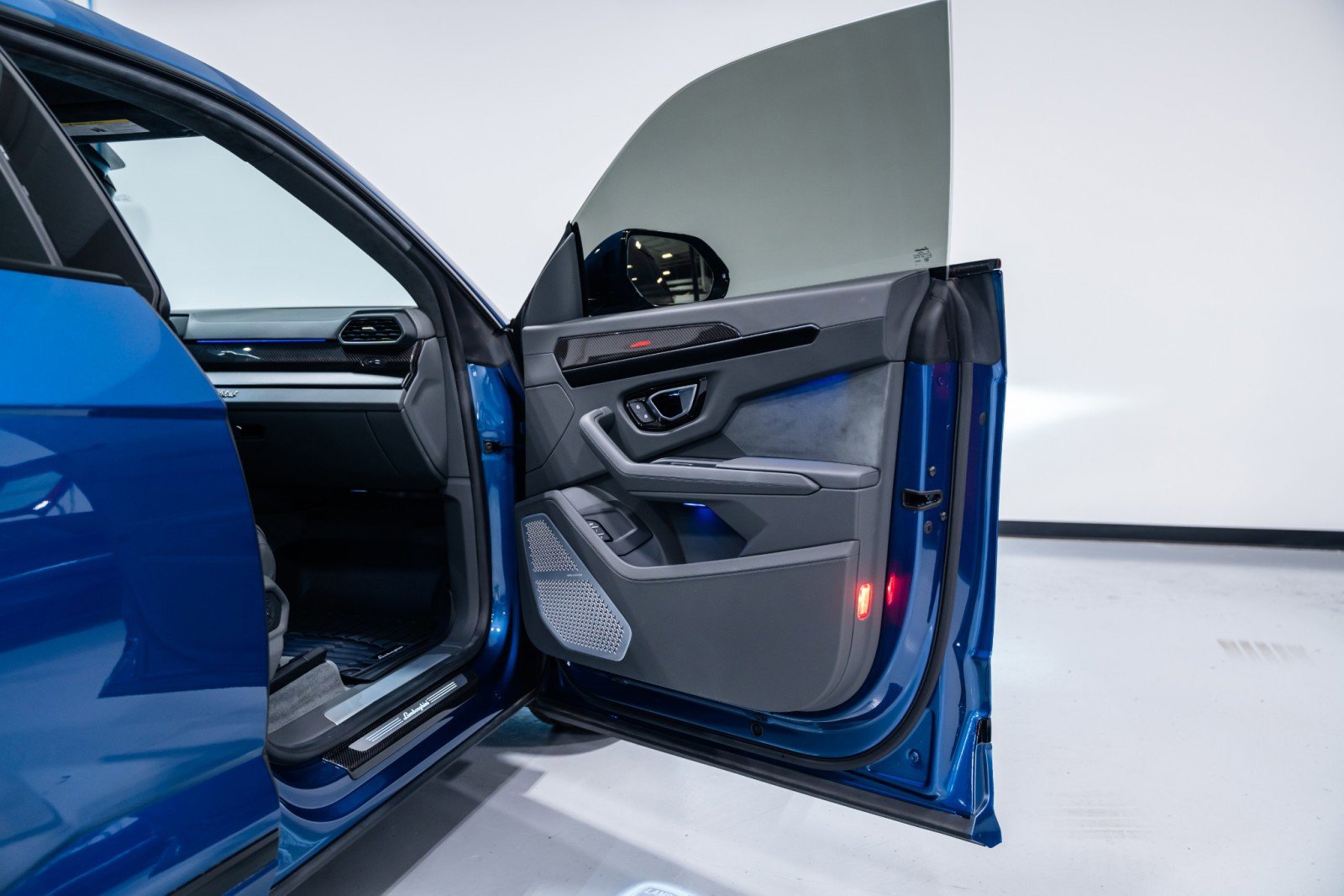 Used 2024 Lamborghini Urus S image 35