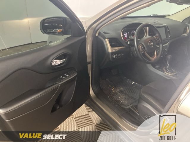 Used 2016 Jeep Cherokee Latitude w/ Comfort/Convenience Group AWD/4WD image 10